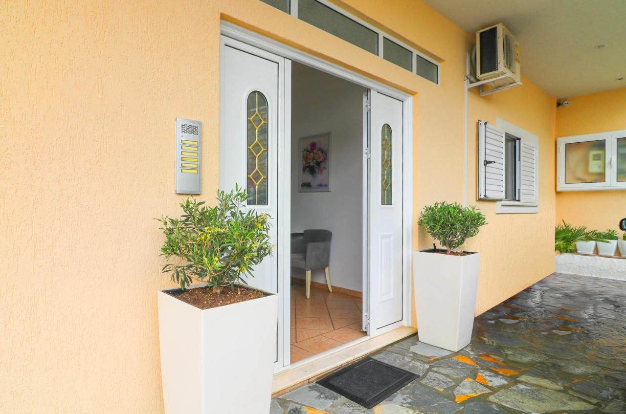Lido Apartments Himare Exterior photo