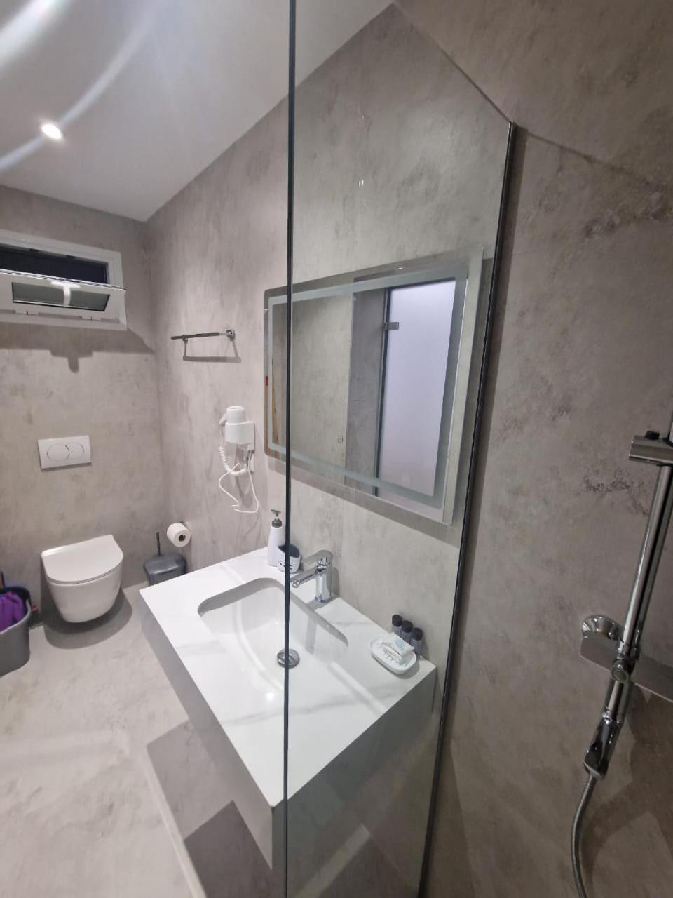 Lido Apartments Himare Room photo