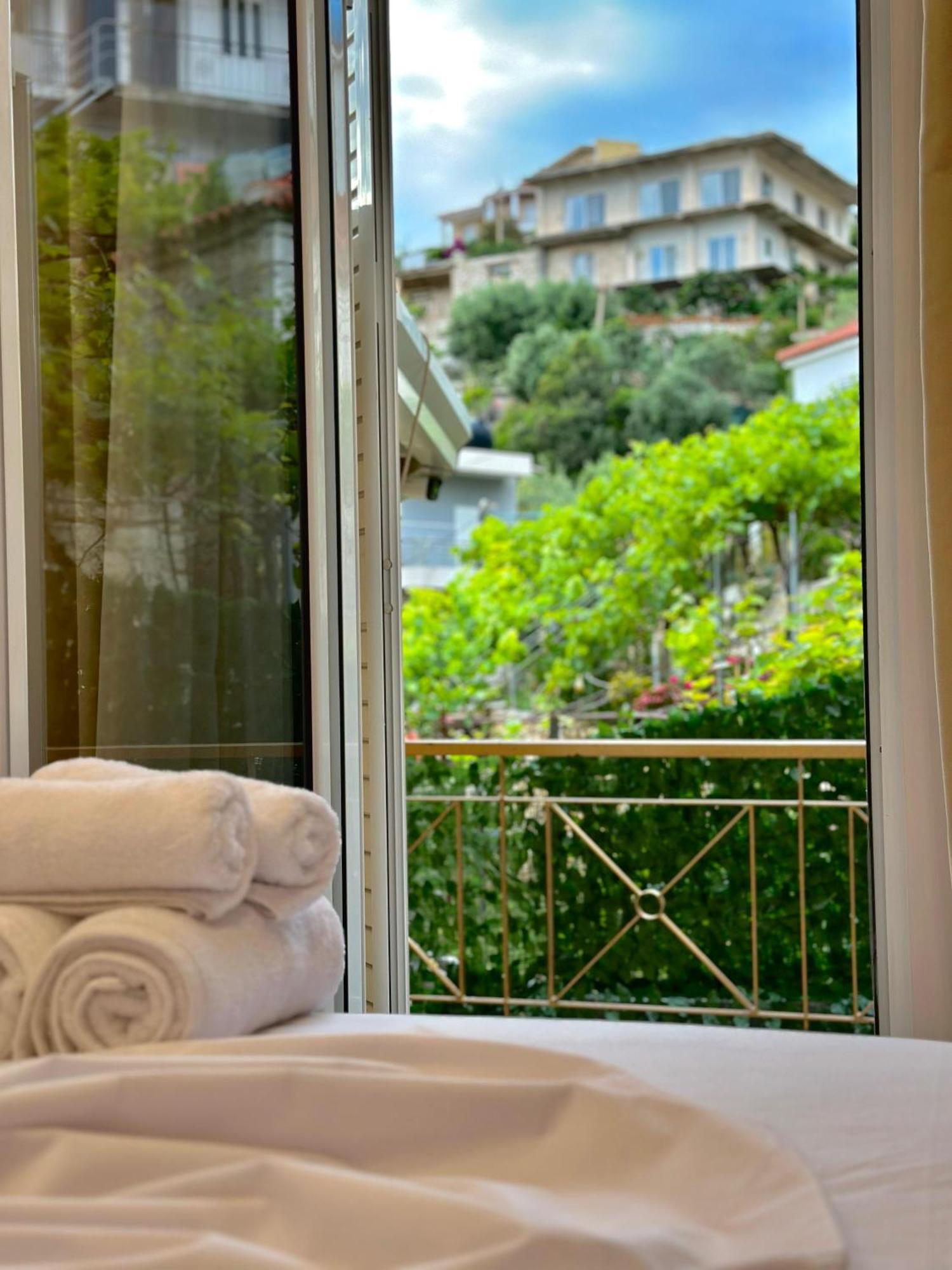 Lido Apartments Himare Exterior photo